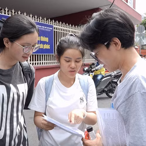 [Video] Thí sinh thi tốt nghiệp THPT 2026: Người nói khỏe, kẻ than 'khoai' 
