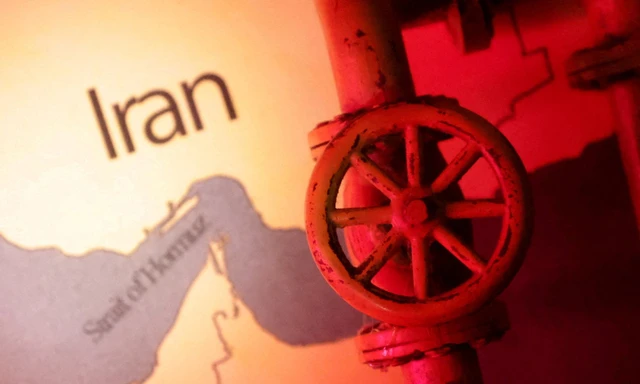 Iran cảnh báo siết chặt xuất khẩu dầu nếu Mỹ - Israel tiếp tục tấn công