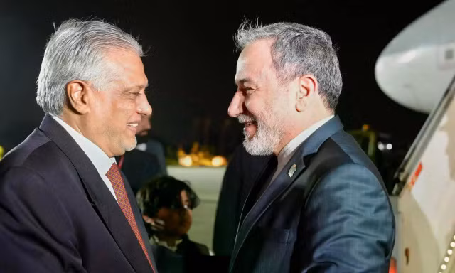 Vì sao Ngoại trưởng Iran và giới chức Pakistan đàm phán vào nửa đêm?