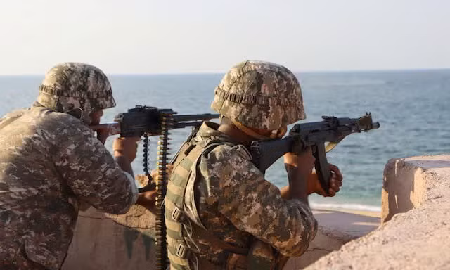 Lực lượng Iran thu giữ hai tàu cố gắng vượt eo biển Hormuz