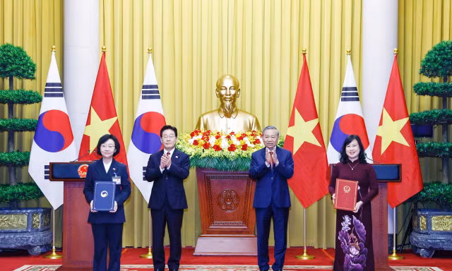 Việt Nam - Hàn Quốc trao 12 văn kiện hợp tác