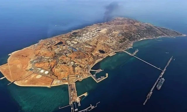 Mỹ tuyên bố ‘phá hủy hoàn toàn các mục tiêu quân sự’ trên hòn đảo chiến lược của Iran