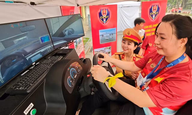 Công an Hà Nội tổ chức ngày hội trải nghiệm không thể bỏ lỡ tại phố đi bộ Hồ Gươm