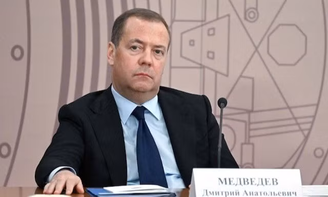 Ông Dmitry Medvedev tuyên bố cứng rắn trước gói trừng phạt mới của châu Âu 