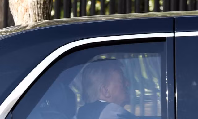 Tổng thống Mỹ Donald Trump xuất hiện tại Toà án Tối cao