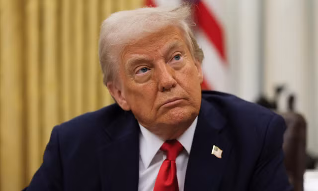 Bộ Tư pháp Mỹ nợ tiền Tổng thống Donald Trump?
