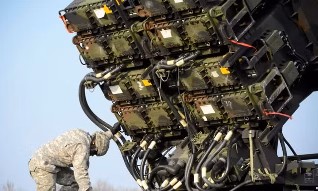 Kho tên lửa Mỹ 'bốc hơi' nhanh chóng vì chiến dịch ở Iran