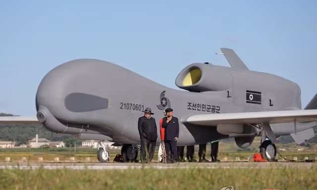 Chủ tịch Kim Jong Un giám sát thử nghiệm máy bay không người lái, Triều Tiên phô diễn sức mạnh quân sự mới