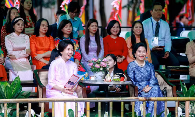 Phu nhân Tổng Bí thư, Chủ tịch nước và Phu nhân Tổng thống Hàn Quốc tham quan Bảo tàng Dân tộc học Việt Nam