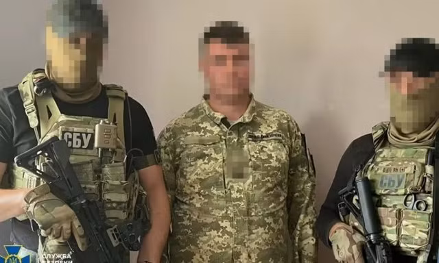 Kiev tuyên bố phát hiện nội gián giúp Nga tấn công các sân bay quân sự Ukraine