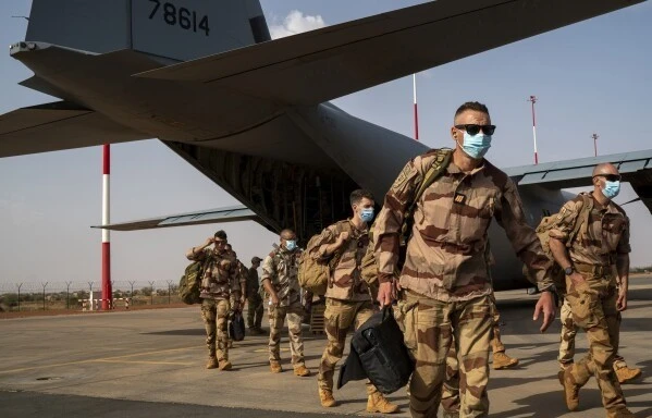 Tổng thống Macron xác nhận có binh sĩ Pháp thương vong ở Trung Đông