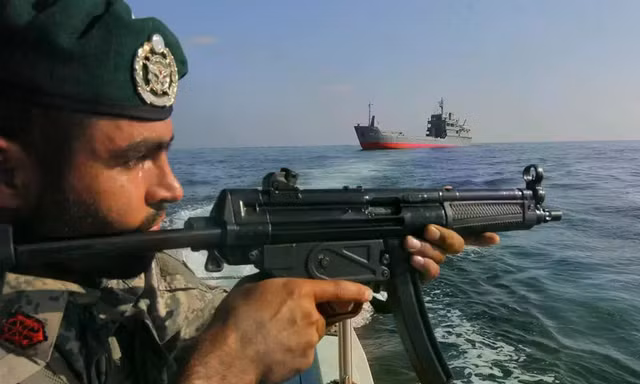 Iran quyết ‘khóa’ eo biển Hormuz, buộc Mỹ đáp ứng loạt điều kiện 