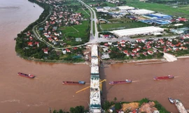 Hình ảnh khác lạ của cầu Phong Châu trước ngày hợp long