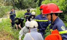 Giải cứu 4 nữ sinh bị nước lũ cô lập khi dã ngoại