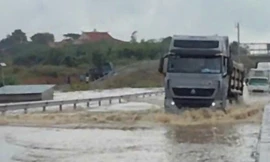 Nước dâng cao, ngập tuyến cao tốc Phan Thiết – Dầu Giây