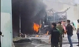 Cháy lớn tại bãi giữ xe ở TPHCM, nhiều tiếng nổ gây hoảng loạn