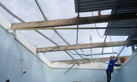 Hàng chục nhà dân ở Cần Thơ, Cà Mau, Đà Nẵng bị hư hại do mưa dông