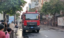 Lửa bùng lên từ tầng hầm thẩm mỹ viện ở TPHCM, người dân hoảng loạn tháo chạy