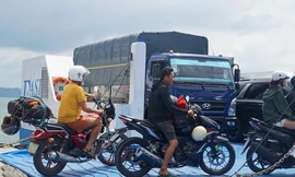 Đường bộ ùn ứ, tàu phà tuyến TPHCM - Vũng Tàu tăng công suất phục vụ khách