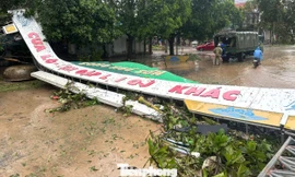 'Phố biển' Cửa Lò thiệt hại nặng nề sau bão