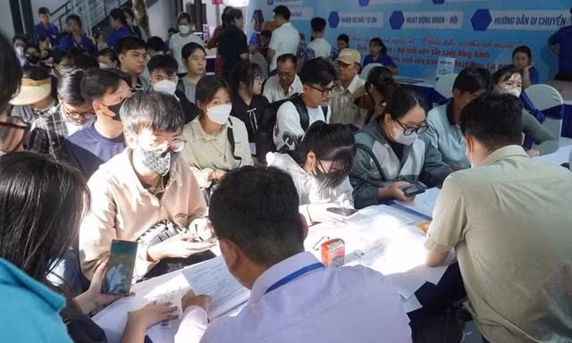 6h đã vào tiết: Sinh viên có đang “đuối” vì học quá sớm? 