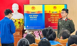 Sinh viên, học sinh ‘gác cổng’ thông tin trên không gian mạng
