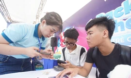 Giới trẻ háo hức trải nghiệm Ngày Thẻ Việt Nam 2025