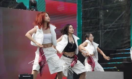 Sinh viên khuấy động Sóng Festival bằng những màn nhảy sôi động, tràn đầy năng lượng