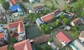 Những ngôi nhà trong biển nước ở ngoại thành Hà Nội