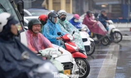 Hình ảnh hiếm thấy của giao thông Thủ đô trong một ngày mưa