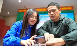 Đoàn viên, sinh viên Hà Nội miệt mài hỗ trợ 'làm sạch' dữ liệu