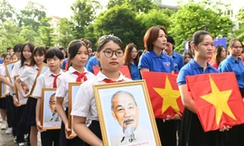 Tuổi trẻ cả nước đồng loạt hát Quốc ca trong Lễ chào cờ ‘Tôi yêu Tổ quốc tôi’