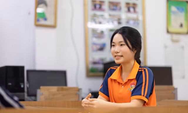 Nữ thủ khoa 128 điểm HSA: 2 tháng tự học lập kỳ tích, kiêm luôn 'cô giáo nhỏ' cứu bạn mất gốc Toán