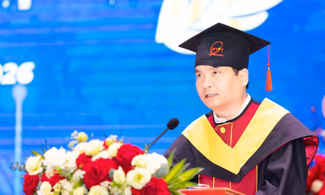 Giám đốc PTIT nhắn nhủ tân kỹ sư tại lễ tốt nghiệp: Hãy giữ tinh thần tiên phong khi bước vào hành trình mới