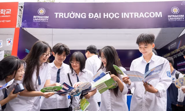 Đại học Intracom giới thiệu mô hình đào tạo gắn AI và doanh nghiệp