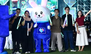 Bùng nổ năng lượng tuổi trẻ trong đêm nhạc Fest 'Chạm Việt Nam' 