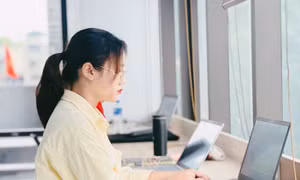 Người áp lực học tập, công việc vào diện giám sát tâm thần: Phòng bệnh hay nguy cơ gắn nhãn tâm lý?