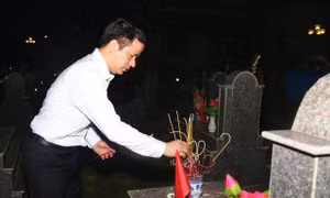 Hành trình tri ân trên mảnh đất lịch sử 