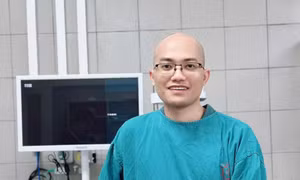 Bác sĩ nội trú kể về thanh xuân đáng nhớ và mái tóc đặc biệt