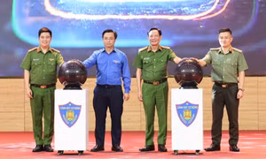 Tuổi trẻ Cảnh sát Cơ động ra mắt công trình thanh niên 'AI chiến sĩ mới' 