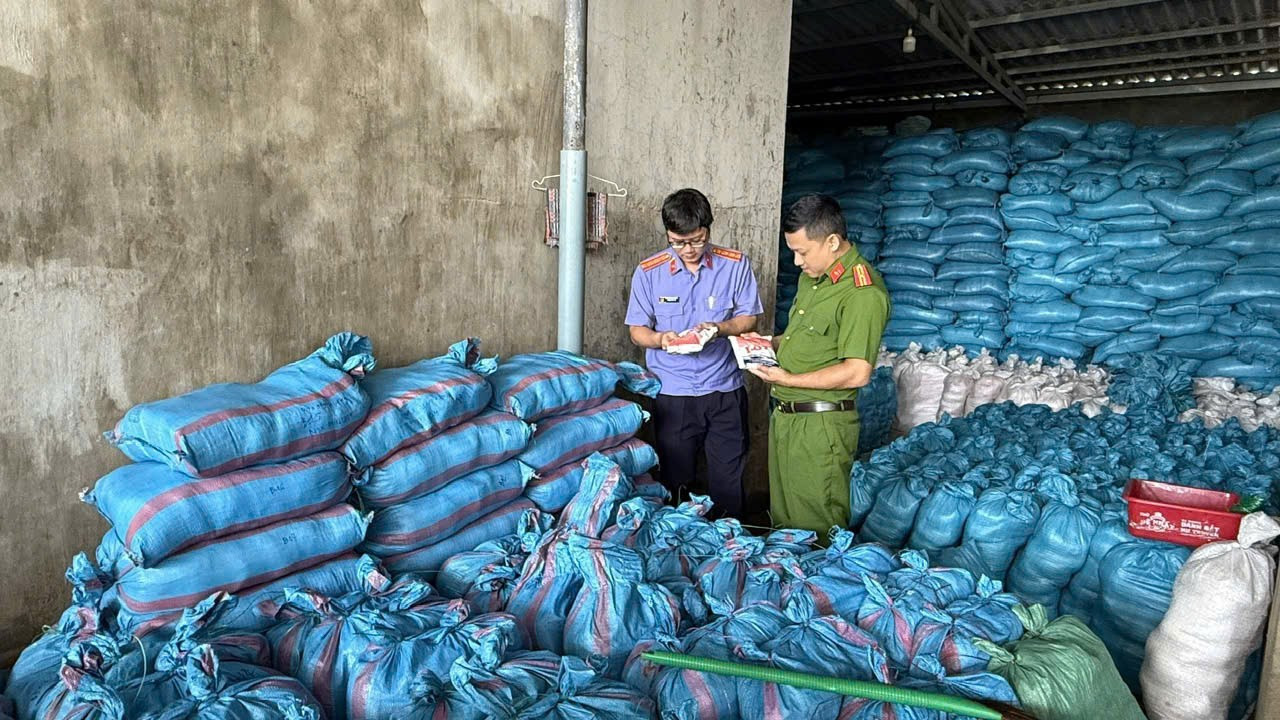 Khởi tố giám đốc công ty sản xuất hàng ngàn tấn muối I-ốt giả tại Đắk Lắk