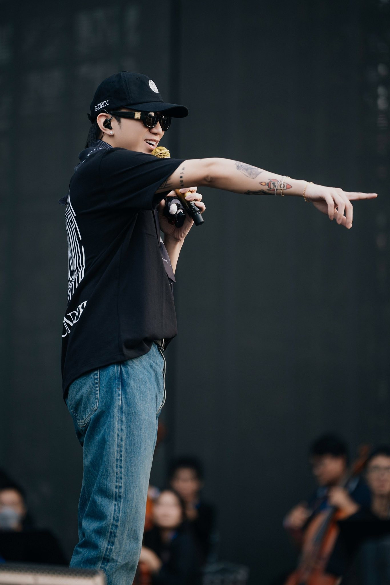 Chobin Singer SOOBIN giữ chuỗi