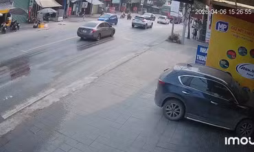 Clip: Xe tải đâm dồn toa 4 ô tô con