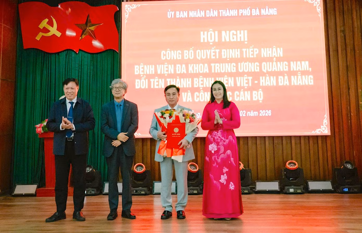cong-bo-qd-tiep-nhan-bv-da-khoa-tu-qn.jpg