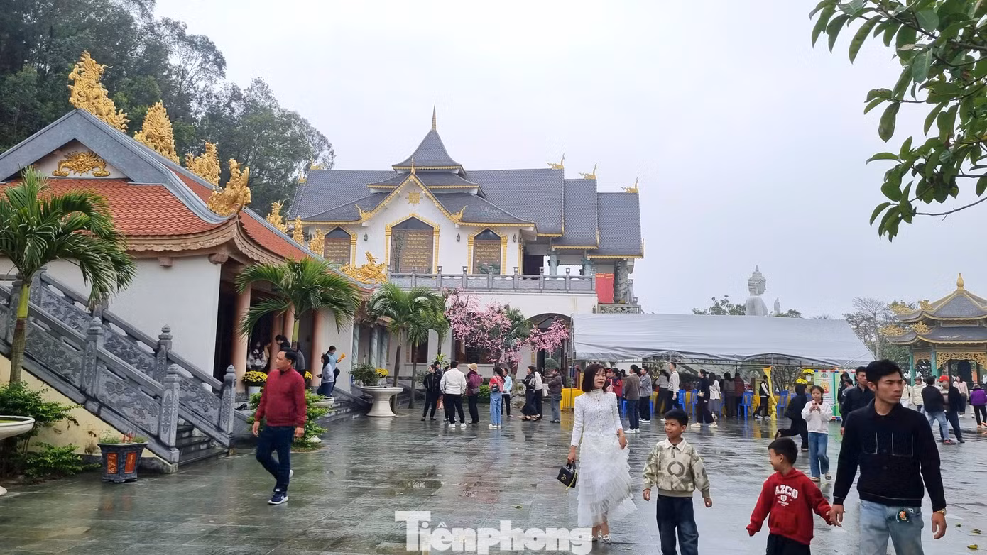 tp-tham-quan-chua-but-6.jpg
