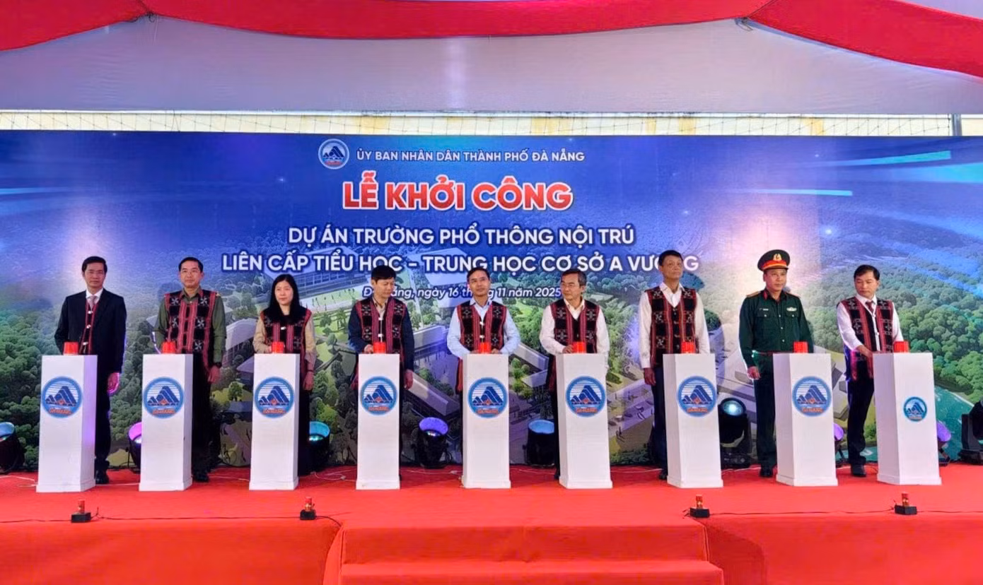 chu-tich-dn-du-khoi-cong-truong-noi-tru.jpg