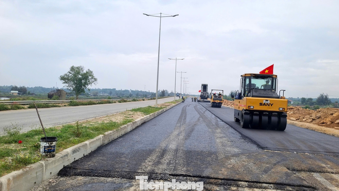 tp-thi-cong-du-an-duong-ven-bien.jpg
