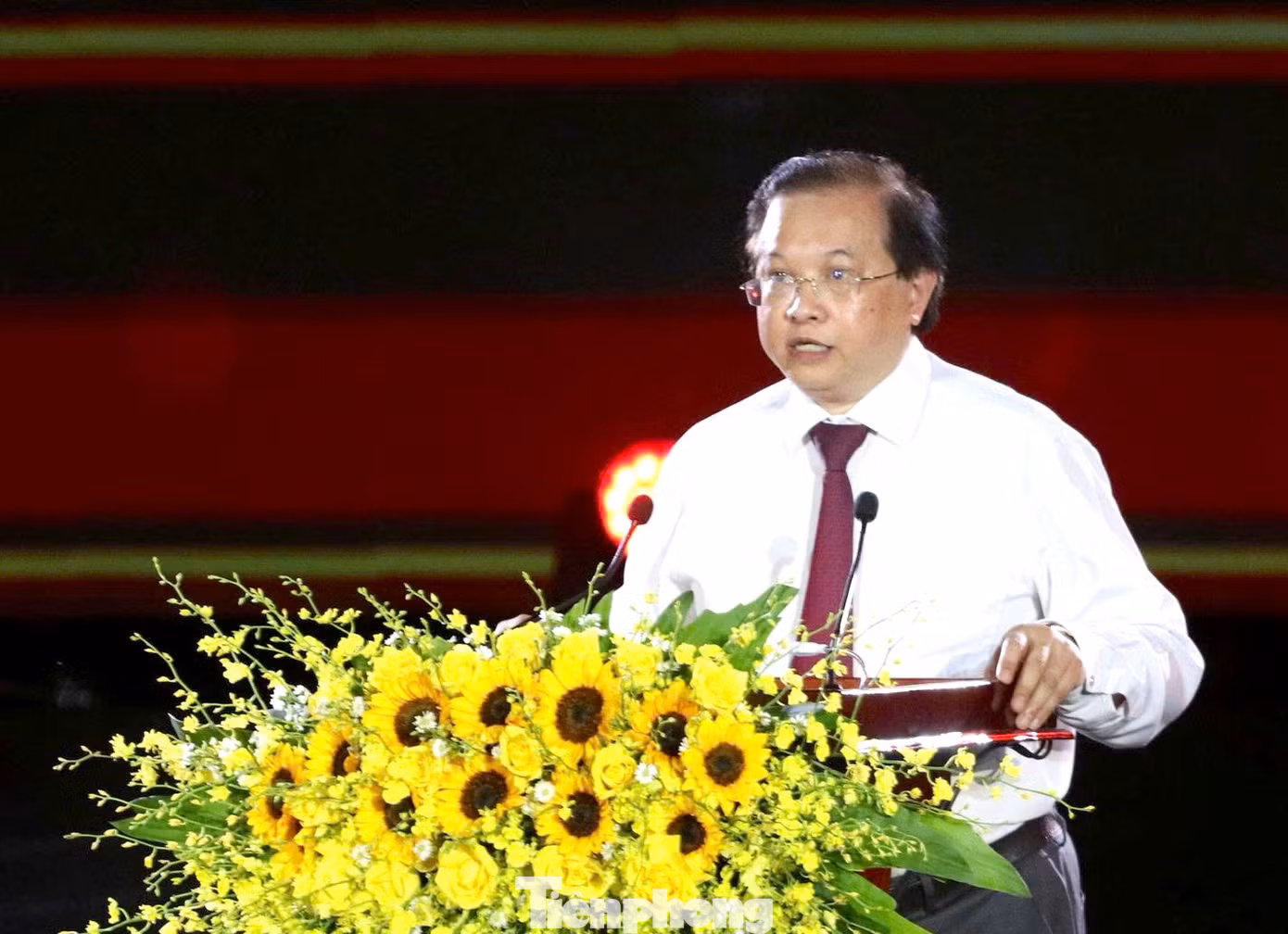 tp-thu-truong-bo-vh-tt-dl.jpg