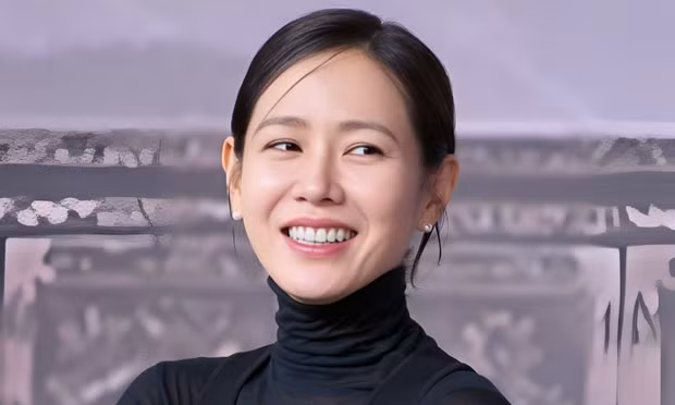 Màn ‘hack tuổi’ của Son Ye Jin trước mỹ nhân đẹp nhất thế giới