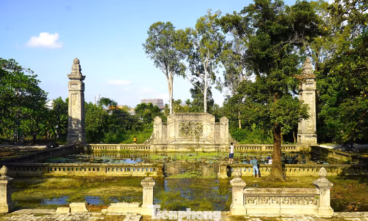 Bí ẩn lăng hoàng hậu giữa đồng bằng Huế và lời truyền ‘công hầu bất tuyệt’